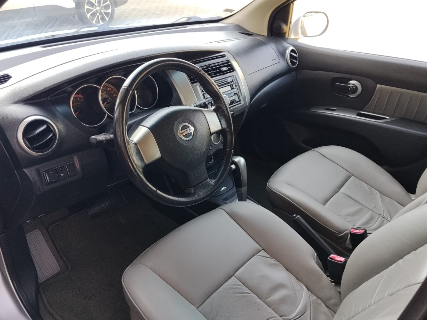 NISSAN LIVINA GRAND 1.8 AT 7 LUGARES - Foto 3