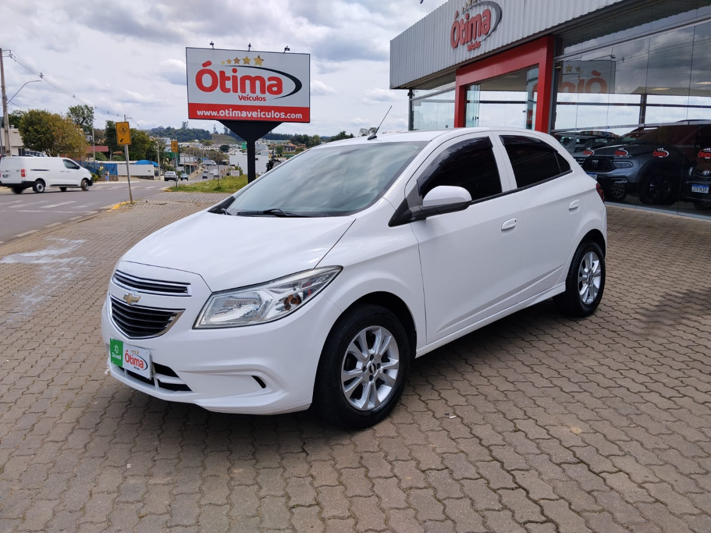 GM ONIX 1.0 LT  - Foto 1