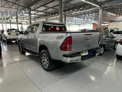 TOYOTA HILUX SRX 2.8 4X4 DIESEL AT - Foto 8