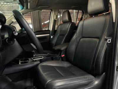 TOYOTA HILUX SRX 2.8 4X4 DIESEL AT - Foto 4