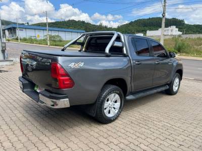 TOYOTA HILUX SRV 4X4 DIESEL AUTOMÁTICA ÚNICO DONO  - Foto 8