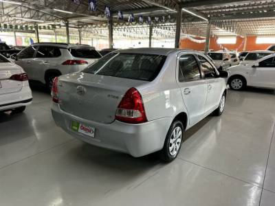 TOYOTA ETIOS XS SEDAN 1.5 - Foto 9