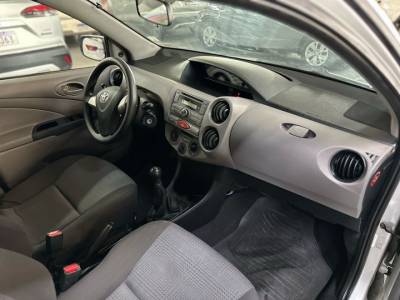 TOYOTA ETIOS XS SEDAN 1.5 - Foto 5