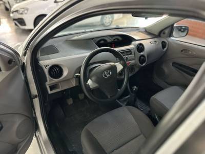 TOYOTA ETIOS XS SEDAN 1.5 - Foto 3