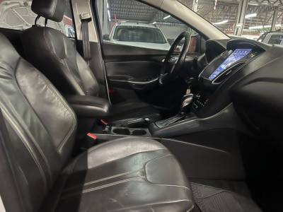 FOCUS SE HATCH 2015 AUTOMÁTICO - Foto 4