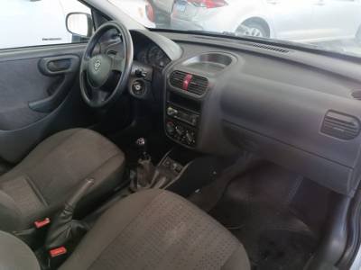 GM CORSA HATCH 1.4 UNICO DONO - Foto 4