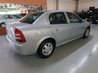 GM ASTRA SEDAN 2.0 - Foto 7