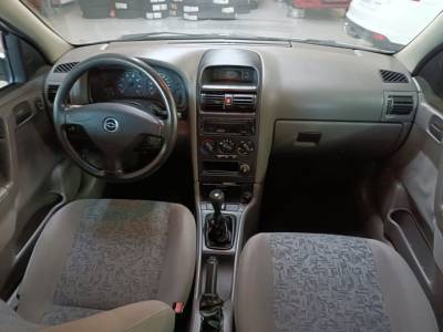 GM ASTRA SEDAN 2.0 - Foto 4