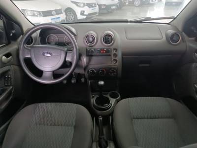 FORD FIESTA SEDAN  1.6  - Foto 4