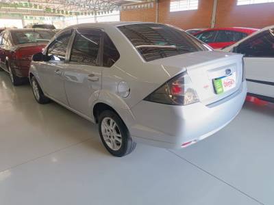 FORD FIESTA SEDAN 1.6 - Foto 8