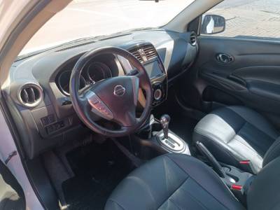 NISSAN VERSA SL 1.6 - Foto 3
