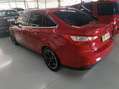 FORD FOCUS SEDAN TITANIUM - Foto 7