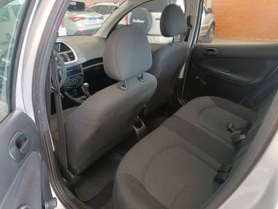 PEUGEOT 207 1.4 ACTIVE UNICO DONO  - Foto 6