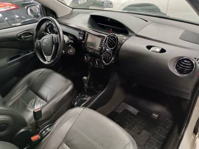 TOYOTA ETIOS PLATINUM 1.5 - Foto 4