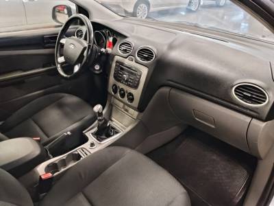 FORD FOCUS SEDAN 2.0 - Foto 4